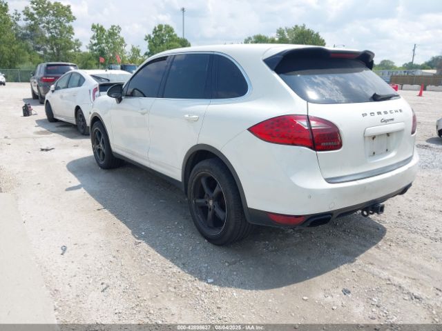 2011 PORSCHE CAYENNE WP1AA2A26BLA04261 Photo 2