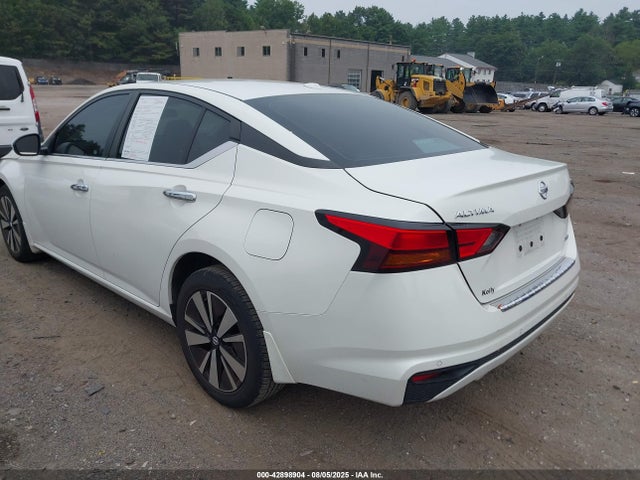 Nissan 2021 2021 1N4BL4DW6MN330973 Image 3