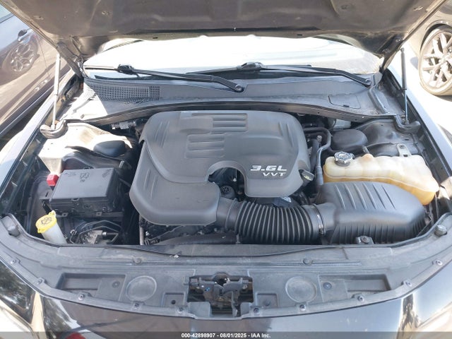 Chrysler 300 2017 2C3CCABG8HH560235 Image 10