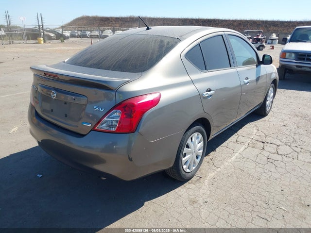 Nissan 2014 2014 3N1CN7AP8EL871017 Image 3