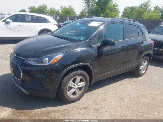 Chevrolet le2 2021 KL7CJPSM0MB364896 Image 2