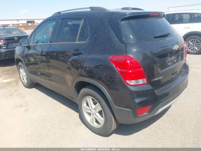 Chevrolet le2 2021 KL7CJPSM0MB364896 Image 3