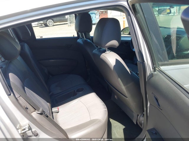 Chevrolet ll0 2015 KL8CB6S95FC809161 Image 8