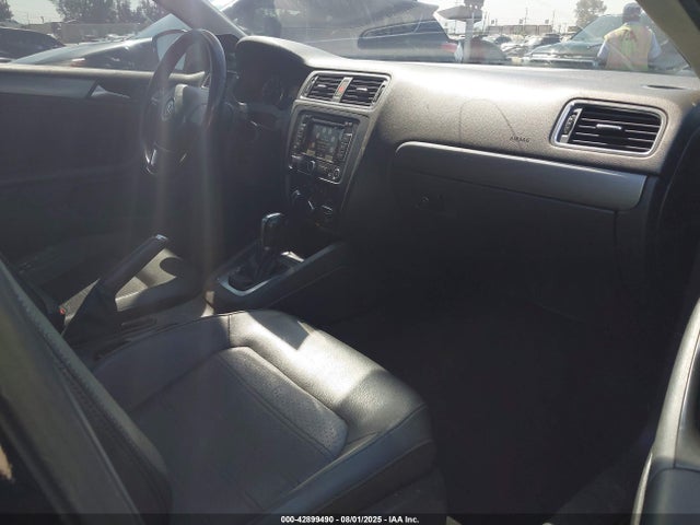 Volkswagen 2014 2014 3VWL17AJ2EM379790 Image 5