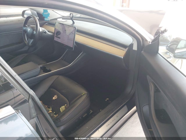 2018 TESLA MODEL 3 5YJ3E1EA1JF023747 Photo 4