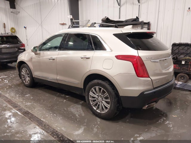 2017 CADILLAC XT5 1GYKNDRS8HZ138098 Photo 2