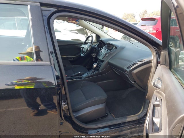 Ford 2016 2016 1FADP3F23GL405517 Image 5