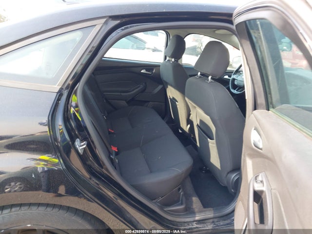 Ford 2016 2016 1FADP3F23GL405517 Image 8