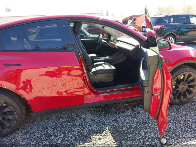2021 TESLA MODEL Y 5YJYGAEE0MF199082 Photo 4