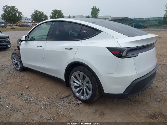2026 TESLA MODEL Y 7SAYGDEE5TF333281 Photo 2