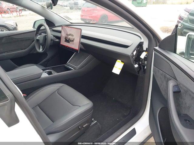2026 TESLA MODEL Y 7SAYGDEE5TF333281 Photo 4