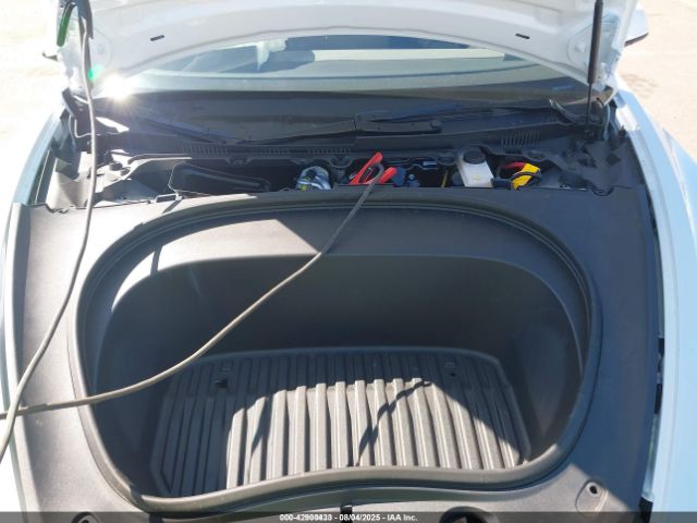 2025 TESLA MODEL 3 5YJ3E1EB1SF001368 Photo 9