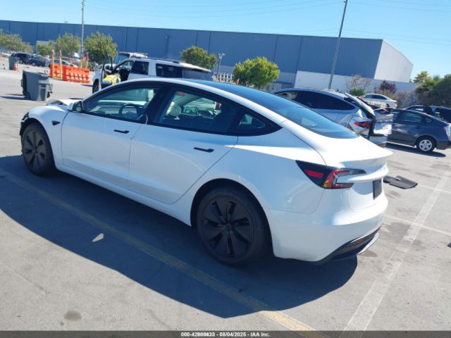 2025 TESLA MODEL 3 5YJ3E1EB1SF001368 Photo 2