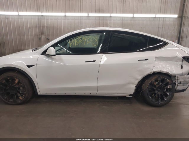 7SAYGDEE2NF421014 Tesla Model Y