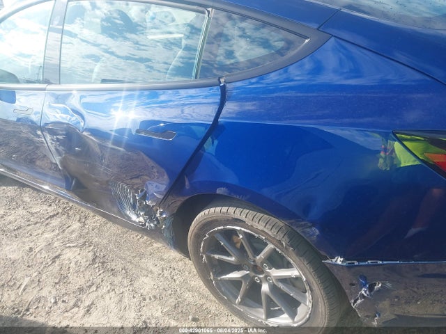 5YJ3E1EAXMF017059 Tesla 2021