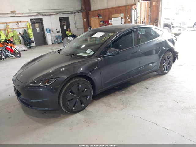 Tesla MODEL 3 2025 5YJ3E1EA2SF018395 Image 2