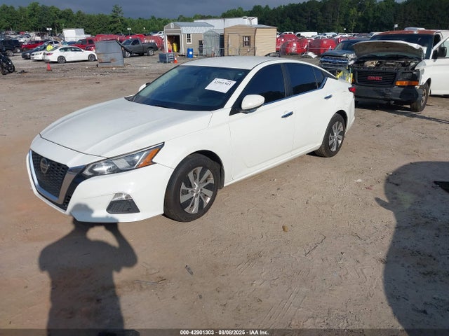 Nissan 2019 2019 1N4BL4BVXKC114370 Image 2