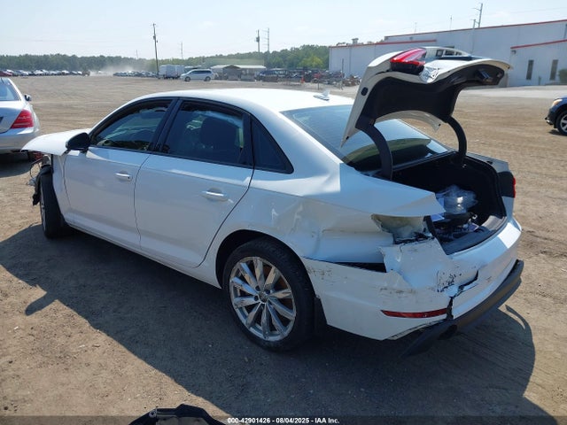 2017 AUDI A4 WAUANAF44HN043967 Photo 2