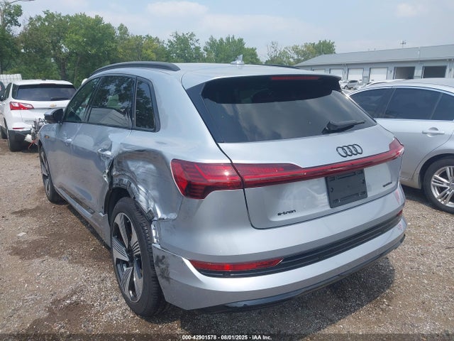 2023 AUDI E-TRON WA1LAAGE2PB018669 Photo 2