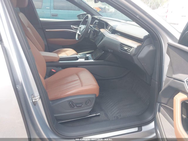 2023 AUDI E-TRON WA1LAAGE2PB018669 Photo 4