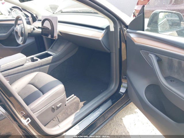 2023 TESLA MODEL Y 7SAYGDEF0PF925203 Photo 4