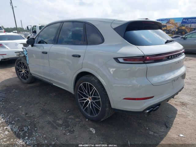 2025 PORSCHE CAYENNE WP1AA2AYXSDA03161 Photo 2