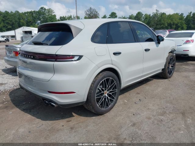 2025 PORSCHE CAYENNE WP1AA2AYXSDA03161 Photo 3