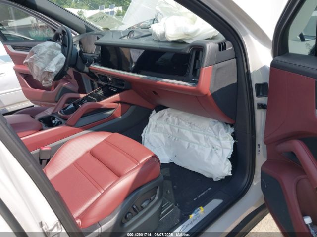 2025 PORSCHE CAYENNE WP1AA2AYXSDA03161 Photo 4