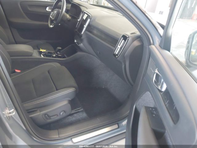 2023 VOLVO XC40 RECHARGE PURE ELECTRIC YV4ED3UMXP2087183 Photo 4