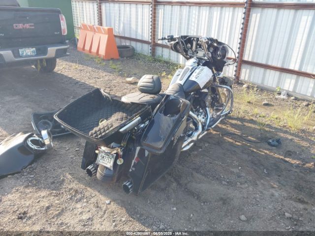 2011 HARLEY-DAVIDSON FLHX 1HD1KB411BB603655 Photo 3
