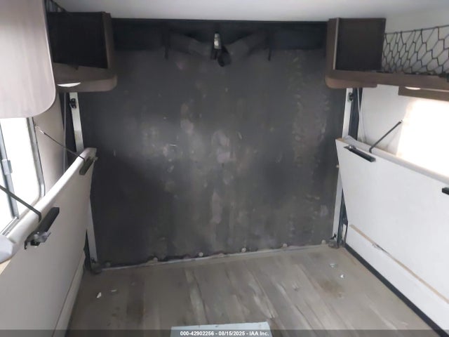 Forest River Cherokee 2019 4X4TCKC2XKK055697 Image 8