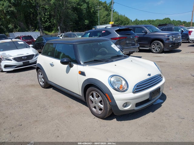 2009 MINI COOPER WMWMF33519TU70832 Photo 0