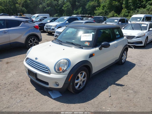 2009 MINI COOPER WMWMF33519TU70832 Photo 1