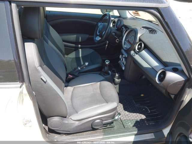 2009 MINI COOPER WMWMF33519TU70832 Photo 4