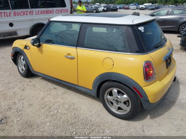 2007 MINI COOPER WMWMF33597TT50354 Photo 2