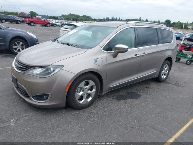 Chrysler Pacifica 2018 2C4RC1N79JR230475 Image 2