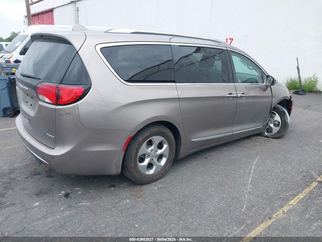 Chrysler Pacifica 2018 2C4RC1N79JR230475 Image 4