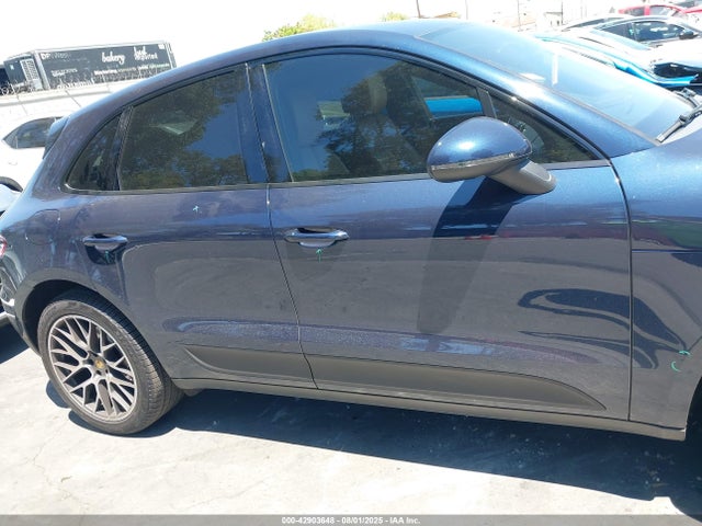 Porsche Macan 2018 WP1AB2A59JLB35061 Image 14