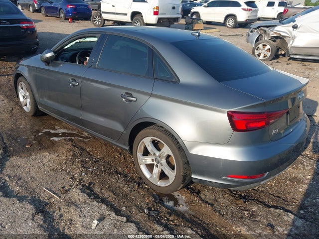 2017 AUDI A3 WAUAUGFF2H1072799 Photo 2