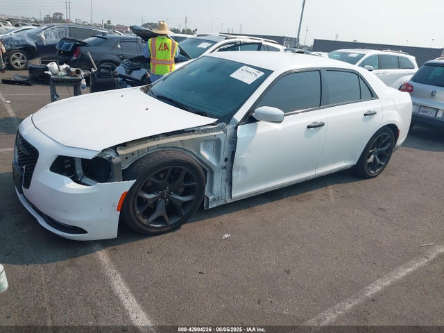 Chrysler 300 2021 2C3CCABG9MH520238 Image 2