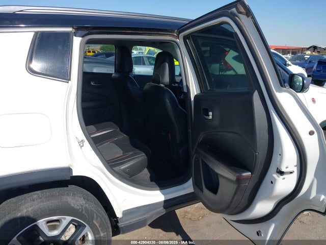 3C4NJDDB3JT465527 Jeep Compass