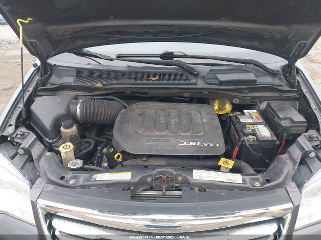2C4RC1BG7GR185579 Chrysler Town and Country