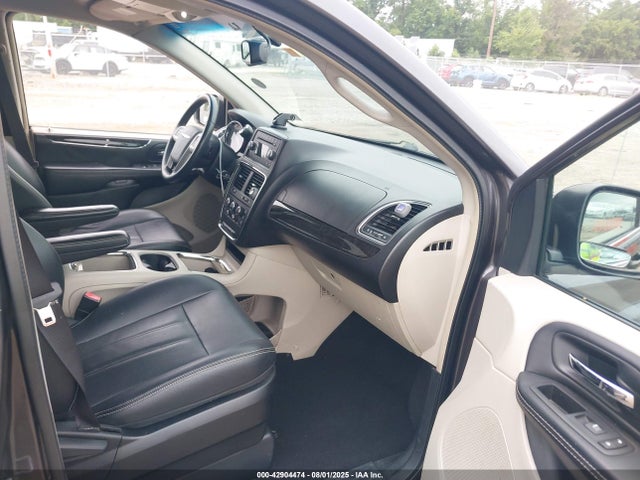 2C4RC1BG7GR185579 Chrysler Town and Country