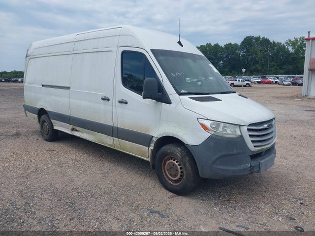 2019 WDRPF1CD0KP061151 main image
