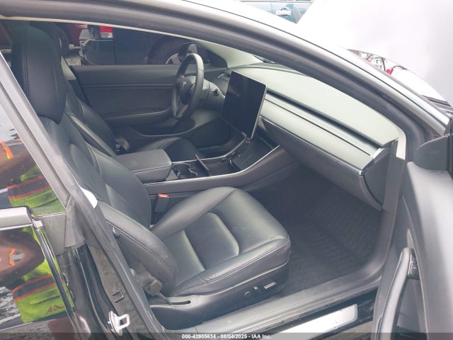 5YJ3E1EA3KF482828 Tesla MODEL 3