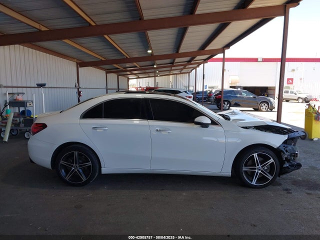 W1K3G4EB3MJ257458 Mercedes-Benz m260