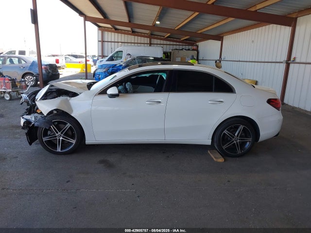 W1K3G4EB3MJ257458 Mercedes-Benz m260