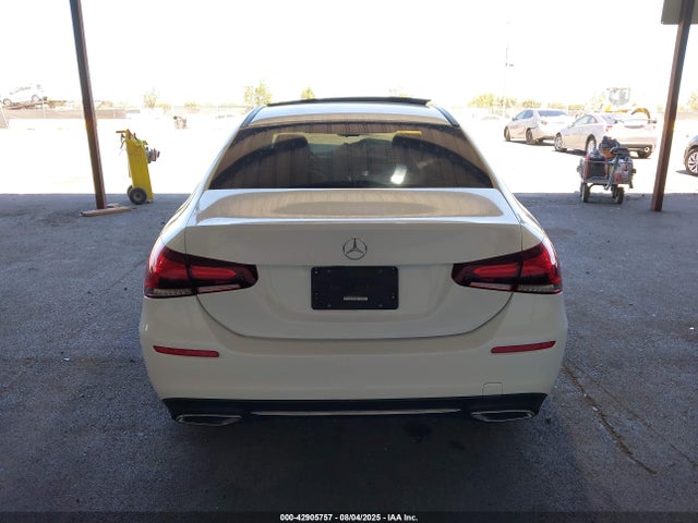 W1K3G4EB3MJ257458 Mercedes-Benz m260