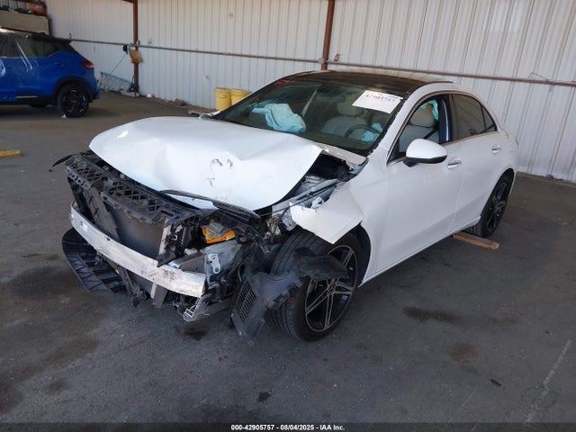 W1K3G4EB3MJ257458 Mercedes-Benz m260