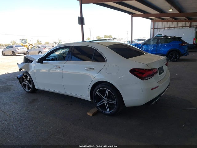 W1K3G4EB3MJ257458 Mercedes-Benz m260